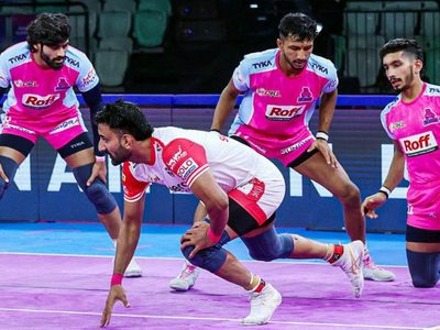 up-yoddhas-go-down-fighting-against-jaipur-pink-panthers-but-play-in-hopes-still-alive.Click to read full article.